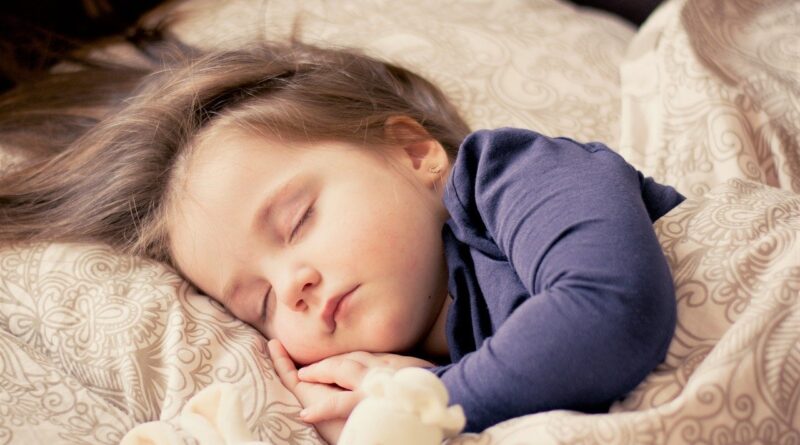 Criança precisa dormir cedo?