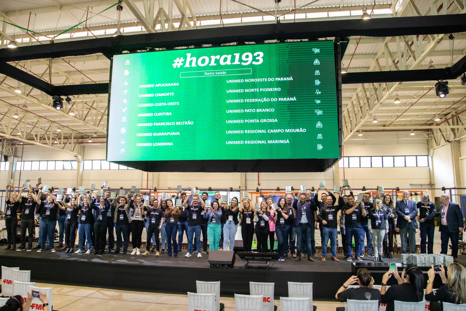 Hora 193: Unimeds recebem troféu pelo Programa de Inovação para o Cooperativismo Paranaense Hora 193