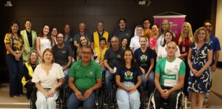 Unimed Cascavel entrega mais cadeiras de rodas e começa 10ª edição da campanha ‘Doe lacres. Doe tampinhas’ doe lacres