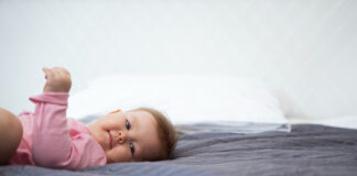 Como prevenir danos na coluna da criança criança coluna