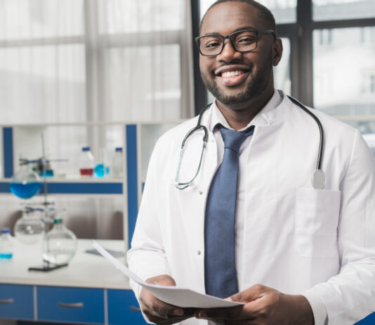 Médicos negros são sub-representados no mercado brasileiro
