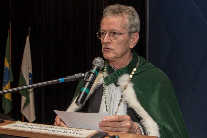 Academia Paranaense de Medicina Academia Paranaense de Medicina