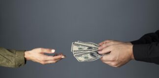 O que saber antes de emprestar dinheiro para família ou amigos Emprestar dinheiro