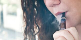Uso de cigarros eletrônicos por jovens se torna preocupação de saúde pública cigarros eletrônicos