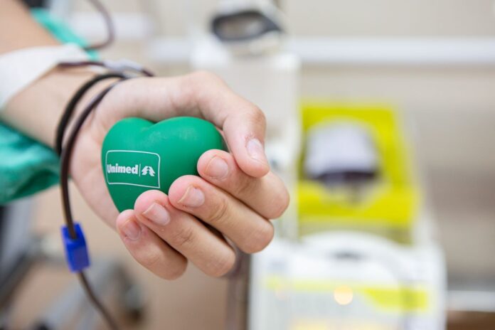 Colaboradores da Unimed Londrina se unem em campanha de doação de sangue Colaboradores da Unimed Londrina se unem em campanha de doação de sangue