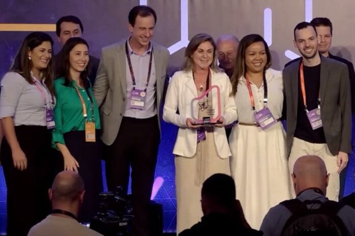 FOTO RECEBE PRÊMIO Unimed Cascavel inovação