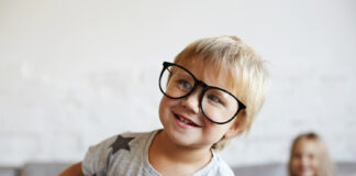 Saúde ocular pede atenção na volta às aulas saúde olhos