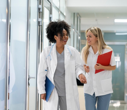 Expansão de cursos de medicina no Brasil: crescimento e desafios cursos de medicina