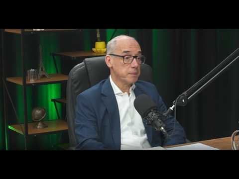 Álcool: vídeo mostra mitos, efeitos e por que ele é tratado de forma diferente de outras drogas Marco Antonio Bessa, psiquiatra, fala sobre efeitos do álcool no corpo