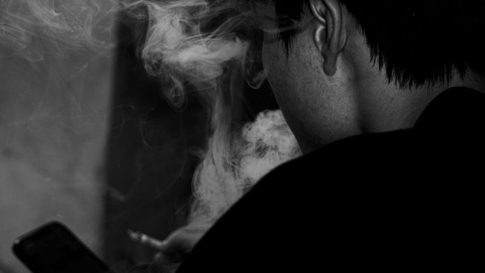 Busca por “vape” e “rouquidão” cresce e demonstra preocupação sobre impactos do cigarro eletrônico na voz Busca por “vape” e “rouquidão” cresce e demonstra preocupação sobre impactos do cigarro eletrônico na voz