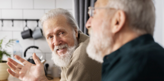 Comunicação com idosos: como ser respeitoso e assertivo? comunicação com idosos