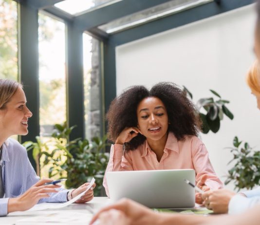 Líderes do futuro na área da saúde: 10 características essenciais Líderes do futuro na área da saúde