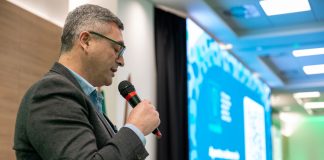 Uso de dados nas instituições, sob perspectivas diferentes Paulo Becker, da Femipa, moderou o painel que tratou da importância de dados e escuta ativa no uso qualificado da IA