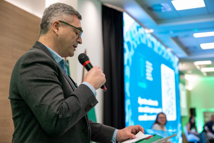 DSC_0909 Paulo Becker, da Femipa, moderou o painel que tratou da importância de dados e escuta ativa no uso qualificado da IA