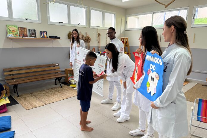 Programa de Saúde Bucal orienta 160 estudantes da Zona Norte de Londrina programa de saúde bucal