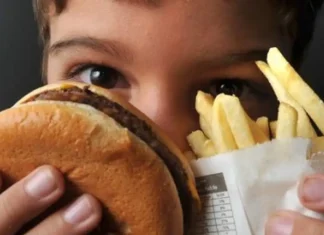 Uma em cada cinco crianças e adolescentes tem sobrepeso ou obesidade crianças obesidade