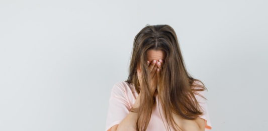 Unimed Paraná reforça compromisso no combate à violência contra a mulher e inicia jornada pelo selo “Nós por Elas” violência contra a mulher