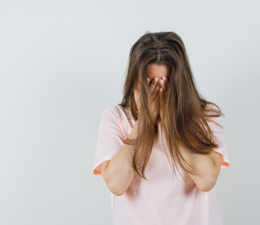 Unimed Paraná reforça compromisso no combate à violência contra a mulher e inicia jornada pelo selo “Nós por Elas” violência contra a mulher