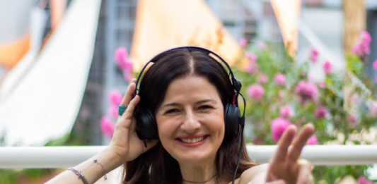 Entre o som e o sentir: a alegria de ser DJ