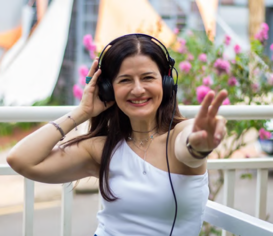 Entre o som e o sentir: a alegria de ser DJ