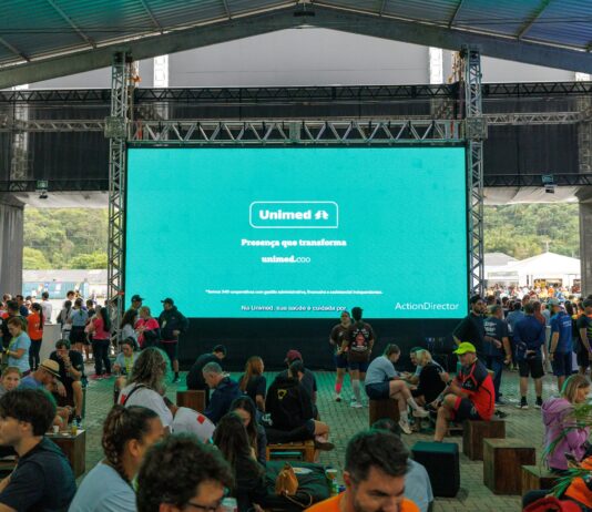 Presença que acolhe: Espaço Unimed na Maratona Internacional do Paraná Espaço Unimed: compromisso com a saúde e o bem-estar