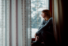 Por que a IA virou refúgio emocional? a busca por apoio emocional em plataformas