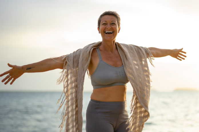 https://www.magnific.com/free-photo/old-people-having-fun-beach_30117706.htm#fromView=search&page=1&position=4&uuid=0667ffe4-770a-4c5a-a94d-b9fa330b8fc2&query=envelhecimento+saudavel envelhecimento saudável