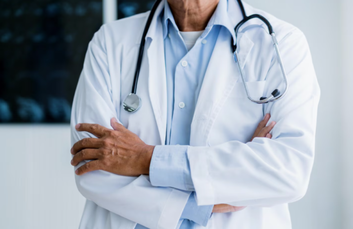 https://www.magnific.com/free-photo/asian-doctor-standing-with-confident-hospital-background-health-ideas-concept_25409832.htm#fromView=search&page=1&position=21&uuid=18b3a933-e482-40f6-b6ef-2dac37b11478&query=medico congresso médicos generalistas
