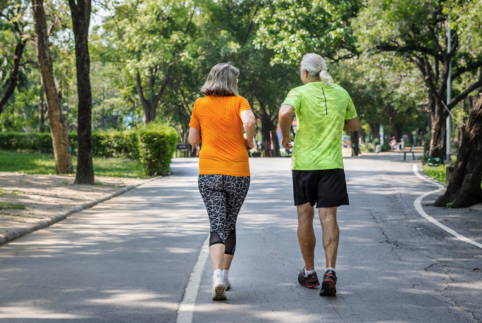 https://www.magnific.com/free-photo/couple-running-together-race_2827286.htm#fromView=search&page=1&position=1&uuid=24ecd74a-ab6c-4b88-a881-832da5c457fc&track=ais_hybrid&query=caminhada caminhar todo dia
