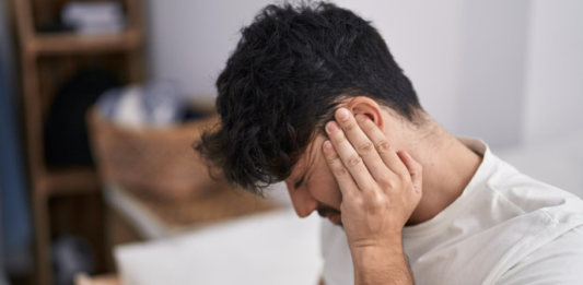 Zumbido é sintoma e não doença; saiba o que fazer