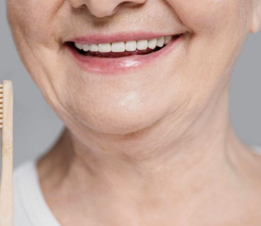 Envelhecimento dos dentes: como cuidar desse processo