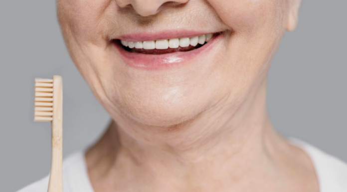Envelhecimento dos dentes: como cuidar desse processo