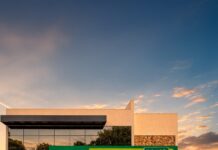Rede própria em expansão O novo laboratório Unimed Paranavaí reforça nosso compromisso com um cuidado cada vez mais completo e próximo das pessoas