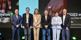Vice-presidente da Unimed do Brasil e ex-presidente da Unimed Paraná é escolhido para receber o Troféu Ocepar – Líder Cooperativista do Ano 86b7ed6c-19e7-49ee-b175-f81633bd7bd6-_HZ16284 (1)