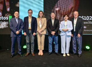 Vice-presidente da Unimed do Brasil e ex-presidente da Unimed Paraná é escolhido para receber o Troféu Ocepar – Líder Cooperativista do Ano 86b7ed6c-19e7-49ee-b175-f81633bd7bd6-_HZ16284 (1)