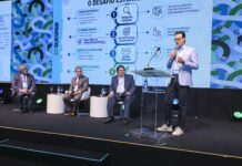 Programação conta com cases das Singulares Ao todo, a organização recebeu 102 trabalhos das Singulares, com 15 selecionados para apresentação, os demais fizeram parte de e-posters e também ficaram à disposição do público. Acima a apresentação do case da Unimed Oeste do Paraná