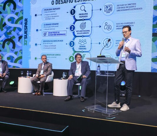 Programação conta com cases das Singulares Ao todo, a organização recebeu 102 trabalhos das Singulares, com 15 selecionados para apresentação, os demais fizeram parte de e-posters e também ficaram à disposição do público. Acima a apresentação do case da Unimed Oeste do Paraná
