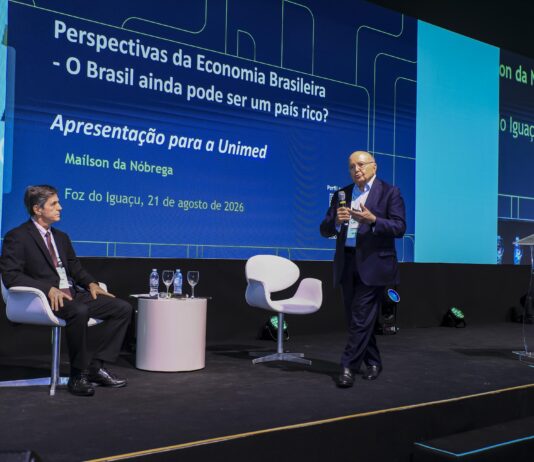 Entre ventos a favor e contra, economista analisa cenário do Brasil