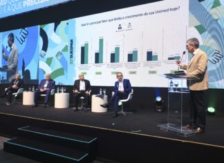 A Unimed que precisamos começa agora Dirigentes das Casas Nacionais do Sistema Unimed participaram da plenária de abertura do 32º Suespar, que debateu os desafios e caminhos para o futuro do Sistema