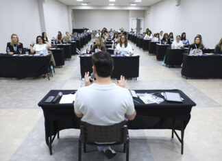 Ações especiais no 32º Suespar aproximaram expositores, dirigentes e familiares Tradicionalmente realizada e aguardada, ação para acompanhantes promoveu uma oficina de aquarela