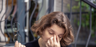 Coçar os olhos pode agravar o ceratocone? Podcast esclarece dúvidas ceratocone